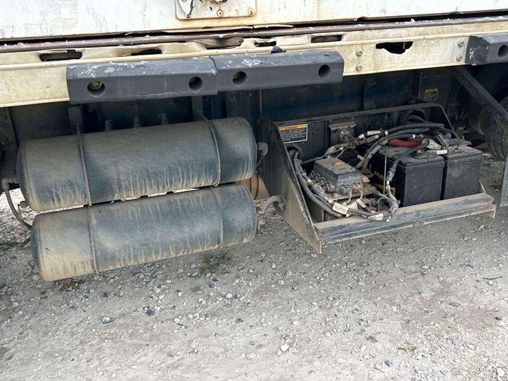 2017-peterbilt-220-image-11