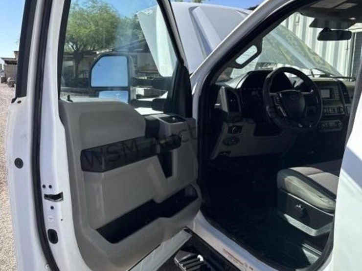 2017-ford-f550-image-25