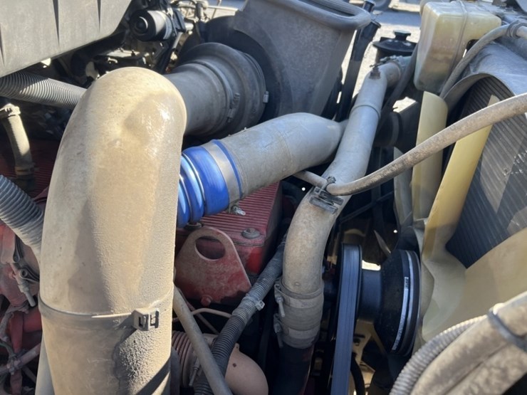 2009-international-7600-image-13