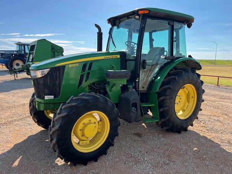 2017-john-deere-5100e-image-1