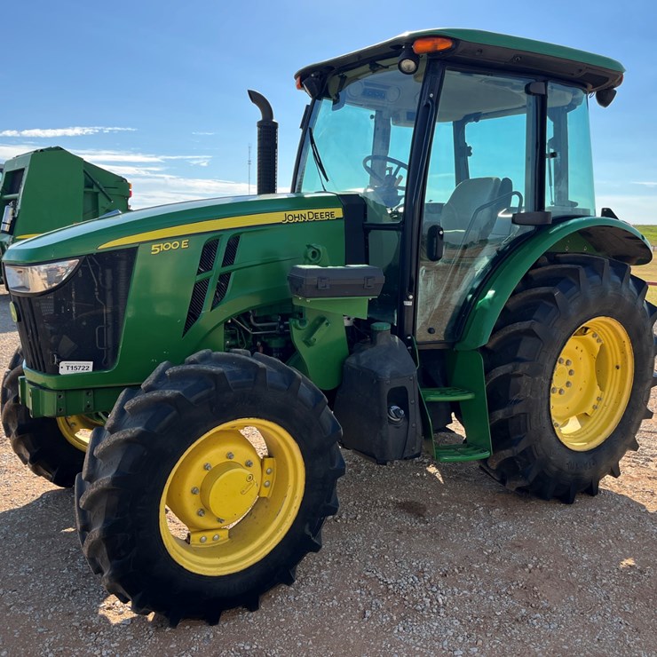 2017 JOHN DEERE 5100E