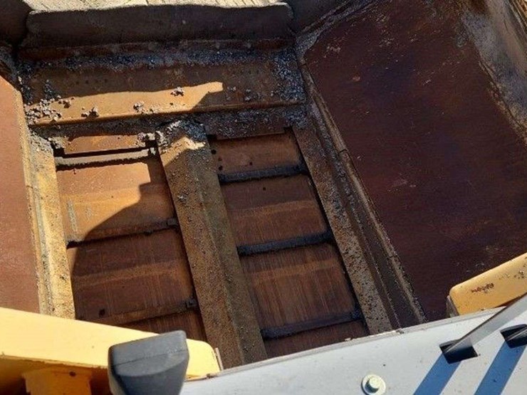 2015-volvo-p7170-image-16