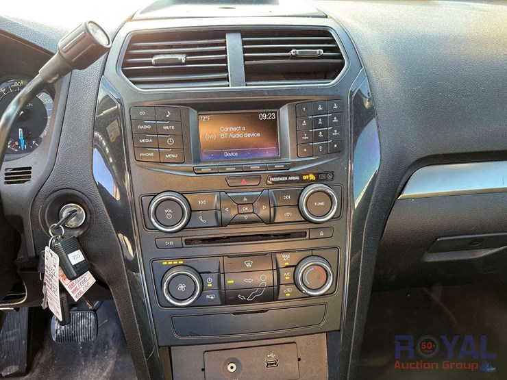 2018-ford-explorer-image-17