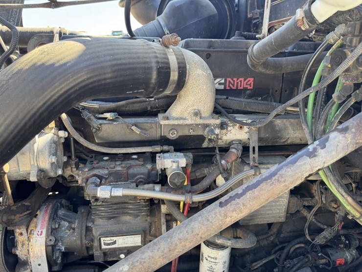 #4617-•-1995-volvo-sleeper-truck-image-11