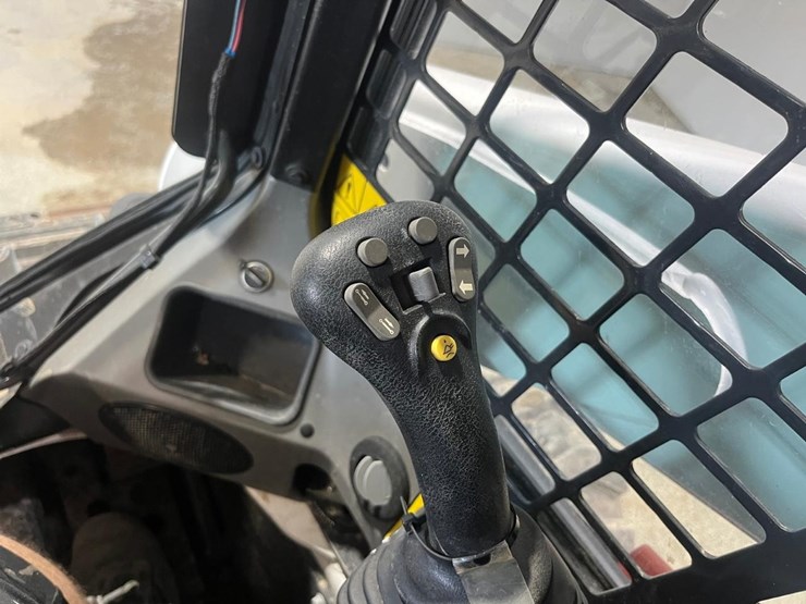 2023-bobcat-s650-image-32