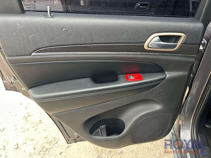 2016-jeep-grand-cherokee-image-22