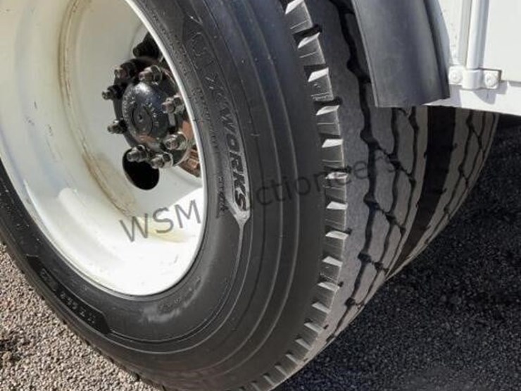 2015-international-7400-image-8