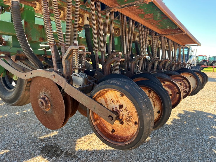 #t8082-•-great-plains-ss-24-grain-drill-image-22