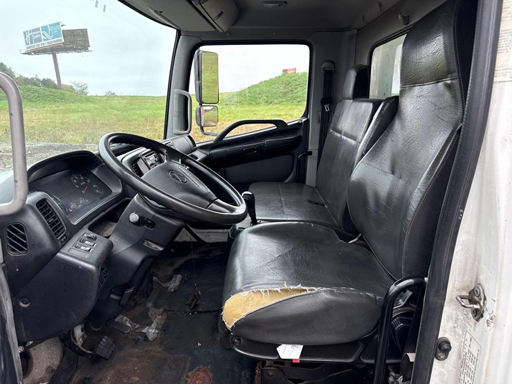 2016-hino-258-image-7