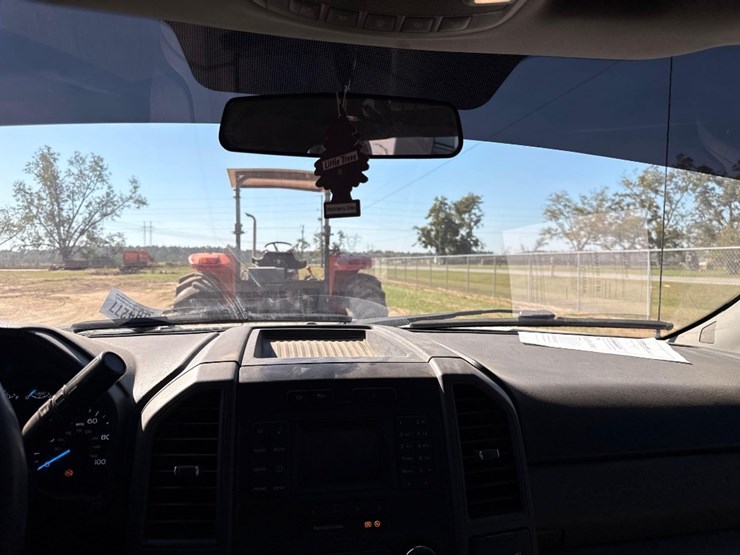 2017-ford-f550-xl-image-32