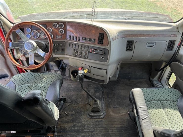 2005-peterbilt-387-image-18