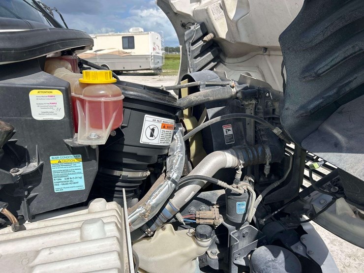 2020-freightliner-m2-106-elgin-eagle-series-4mf-street-sweeper-truck-image-12