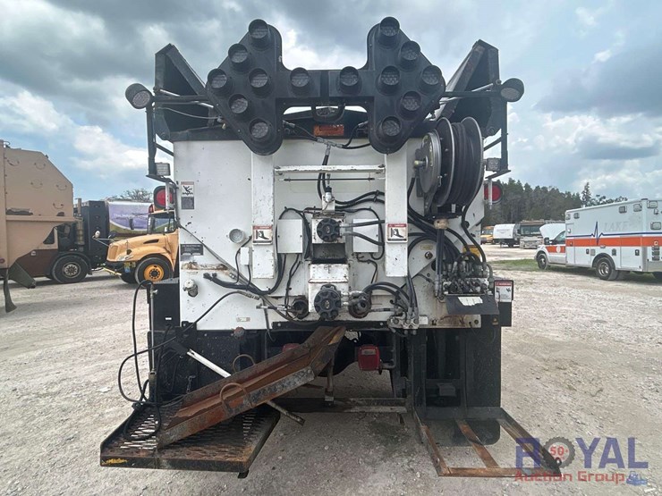 2012-freightliner-m2-106-asphalt-pothole-patcher-truck-image-21