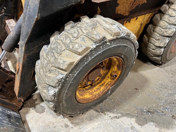 new-holland-lx885-image-12