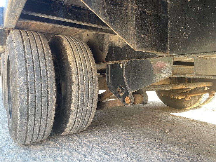 #1010-•-2023-pj-trailers-26'-tandem-dual-axle-deck-over-trailer,-(has-title)-image-21