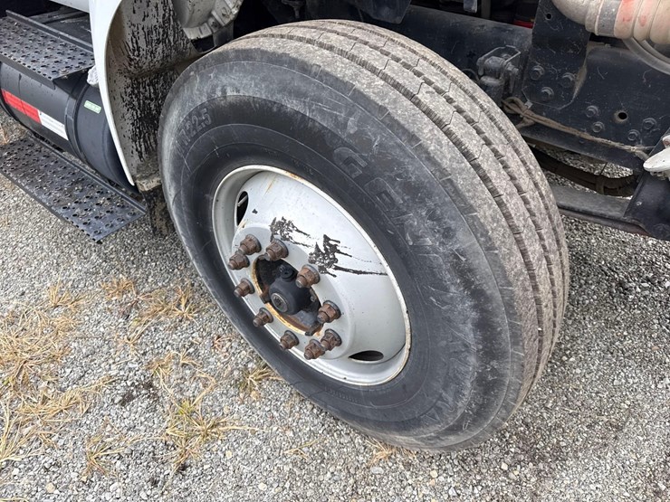 2004-ford-f750-image-19