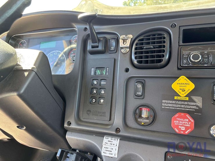 2016-freightliner-m2-106-4x4-altec-bucket-truck-image-59