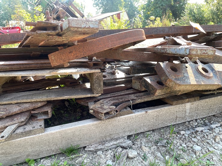 #1040-•-pallet-of-plow-parts-image-13