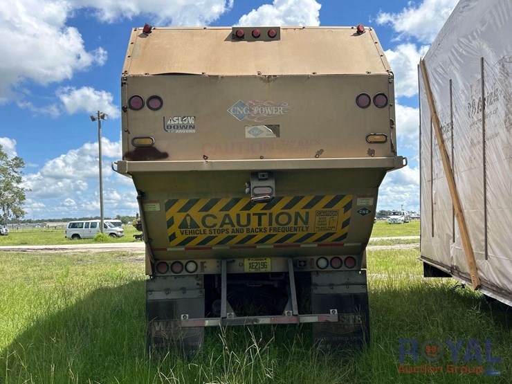 2015-peterbilt-320-image-24