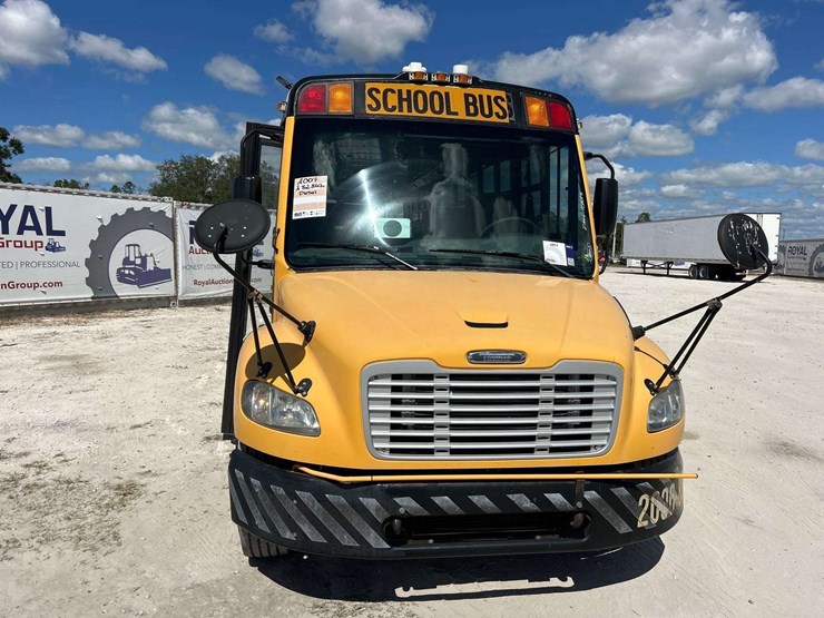 2007-freightliner-b2-image-35