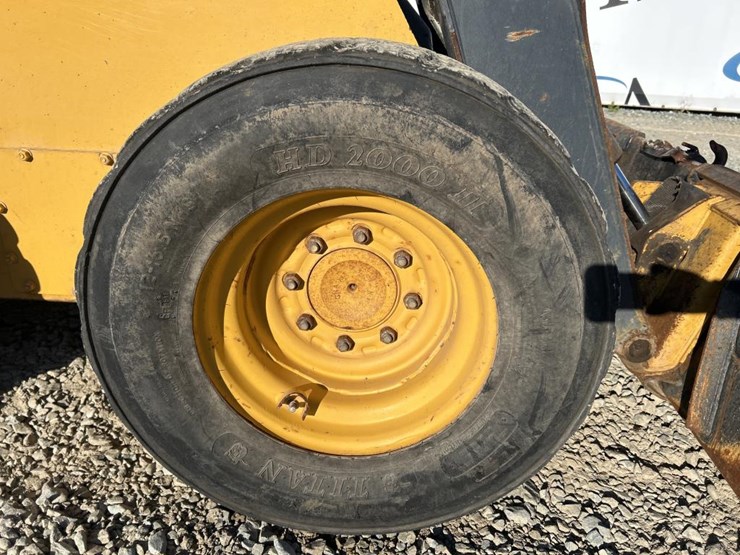 2016-deere-326e-image-47