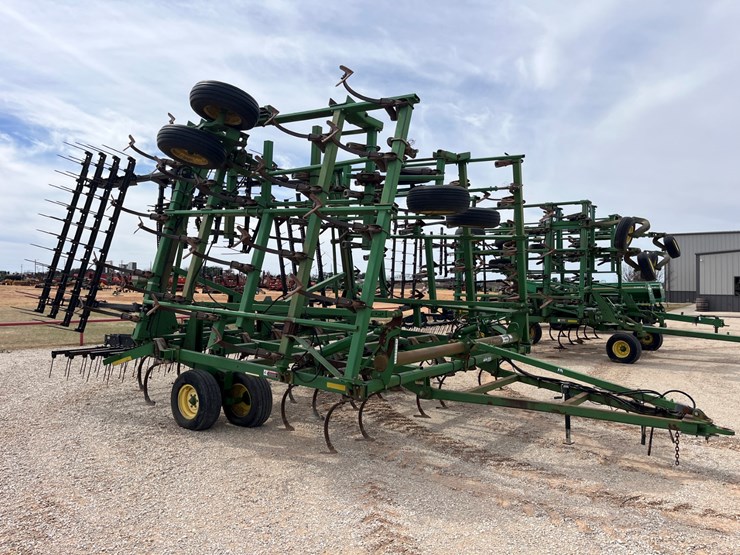 2005-john-deere-2210-image-5