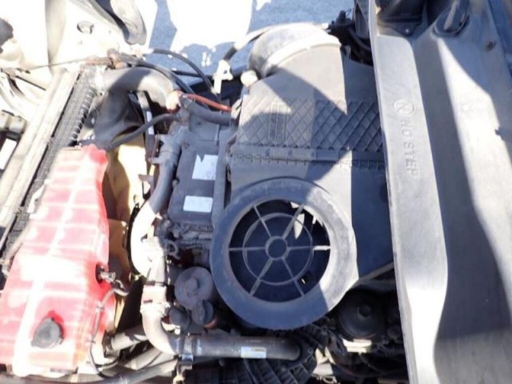 2016-freightliner-cascadia-t/a-hiway-tractor---day-image-26