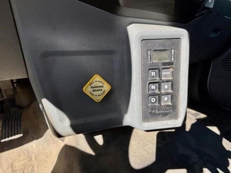 2013-ford-f750-xl-image-65