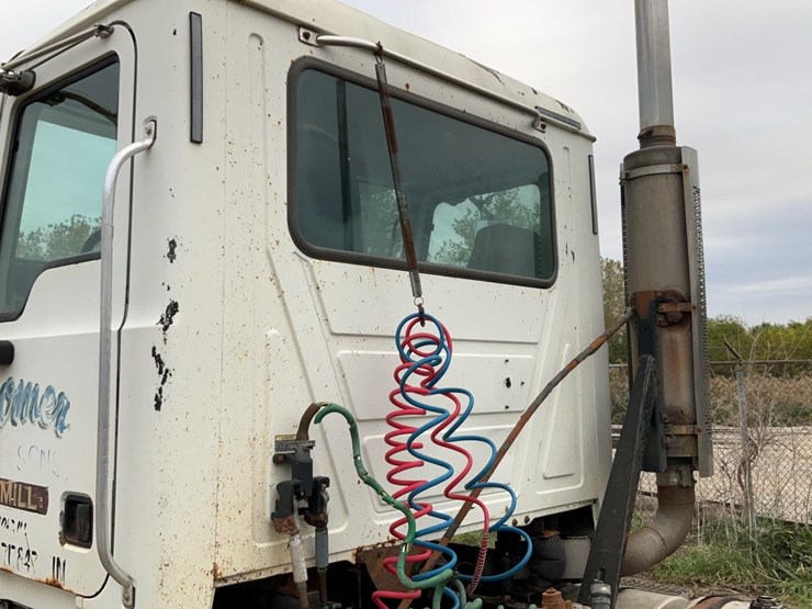 2004-mack-chn613-image-50