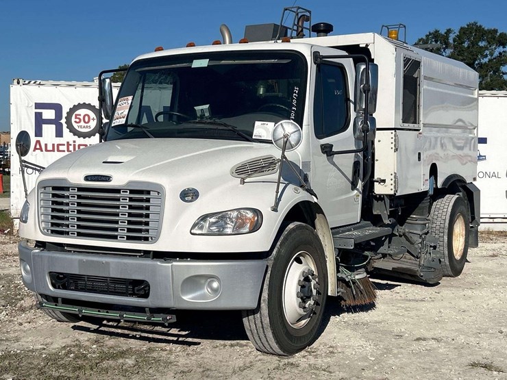 2020-freightliner-m2-106-elgin-whirlwind-series-mv-street-sweeper-truck-image-1