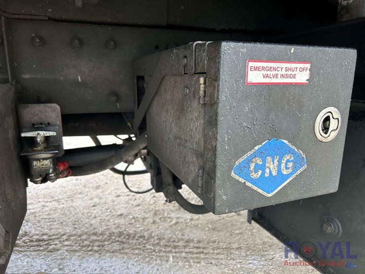 2016-peterbilt-320-image-19