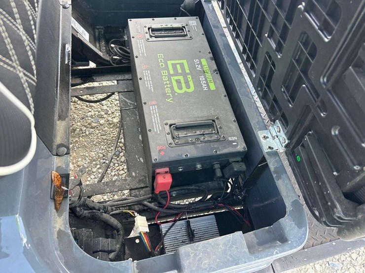 2023-vivid-ev-electric-cart-image-8