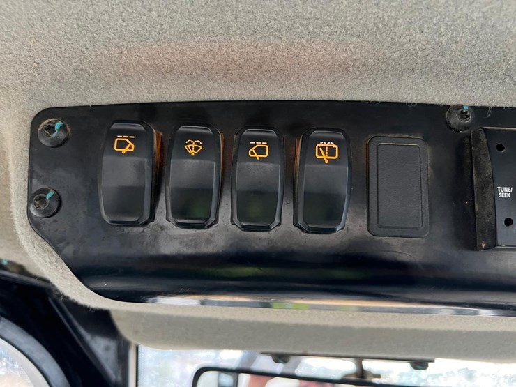 2020-caterpillar-d5k2-lgp-image-33