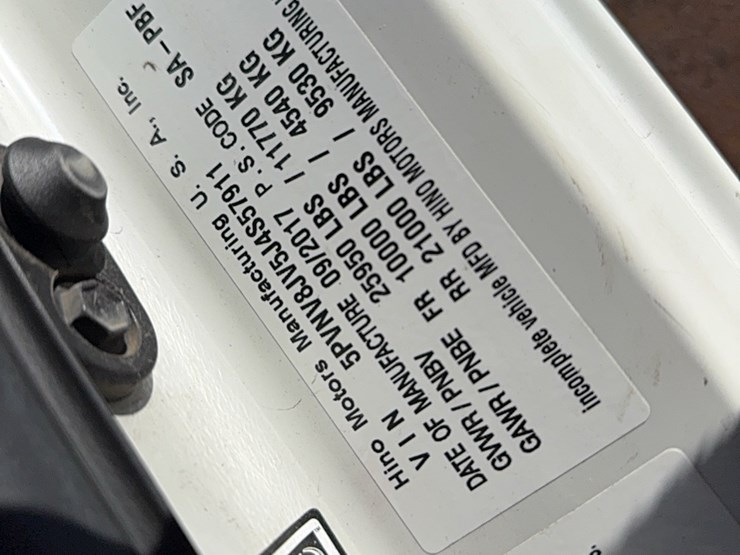 2018-hino-268-image-5