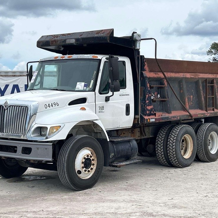 2003 INTERNATIONAL 7400