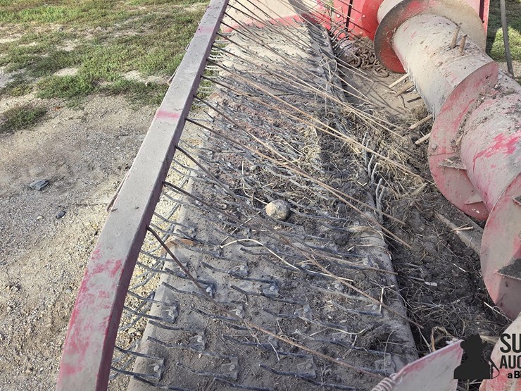 international-810-image-10