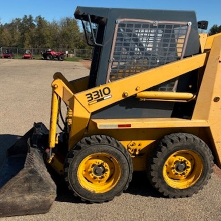 1999 GEHL 3310