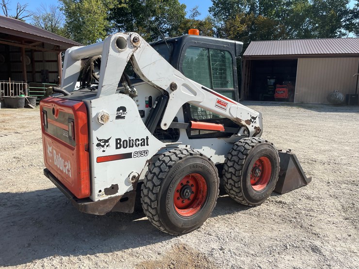 2011-bobcat-s650-image-35
