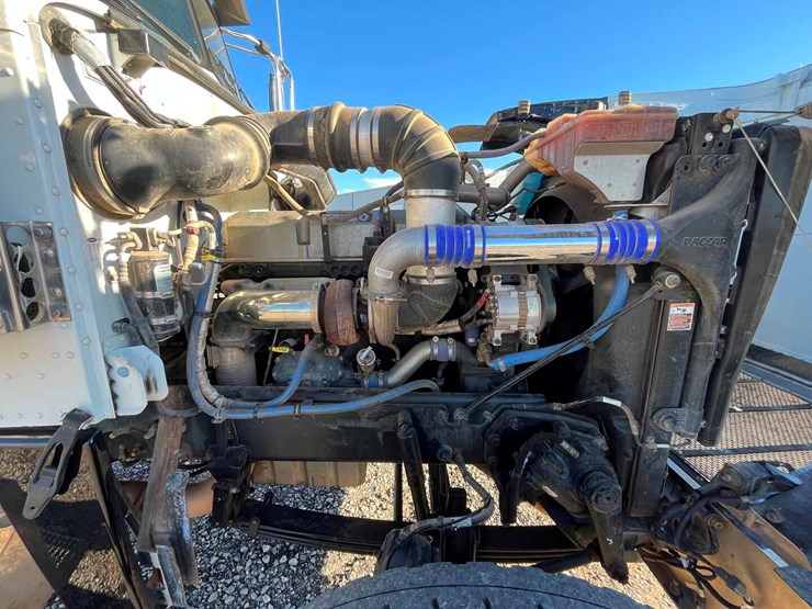 2017-peterbilt-389-image-16