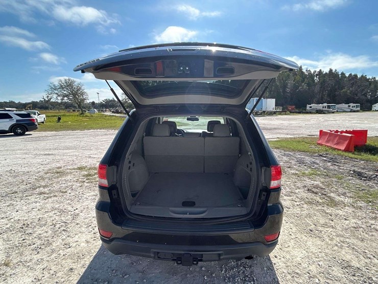 2013-jeep-grand-cherokee-laredo-image-19