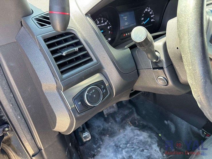 2015-ford-explorer-image-14