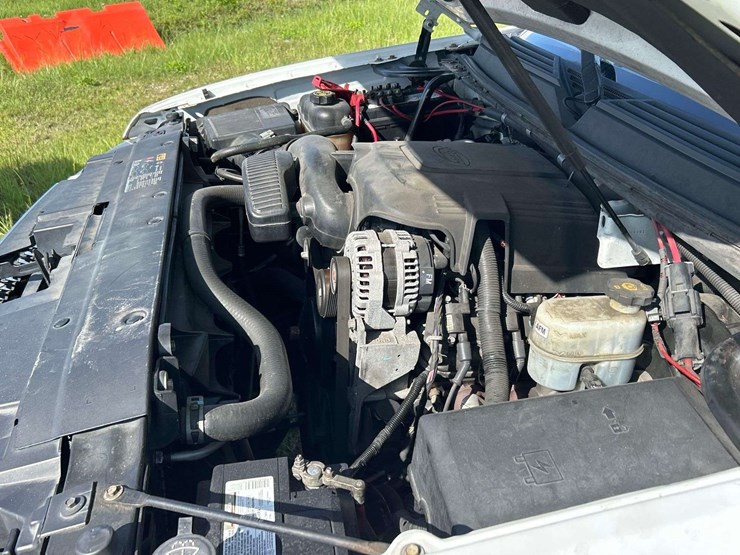 2014-chevrolet-tahoe-image-8