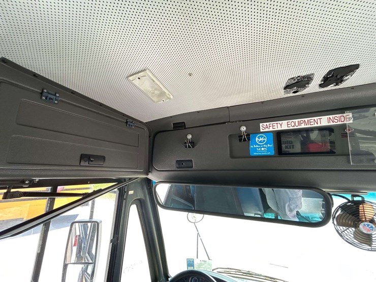 2008-freightliner-b2-image-18