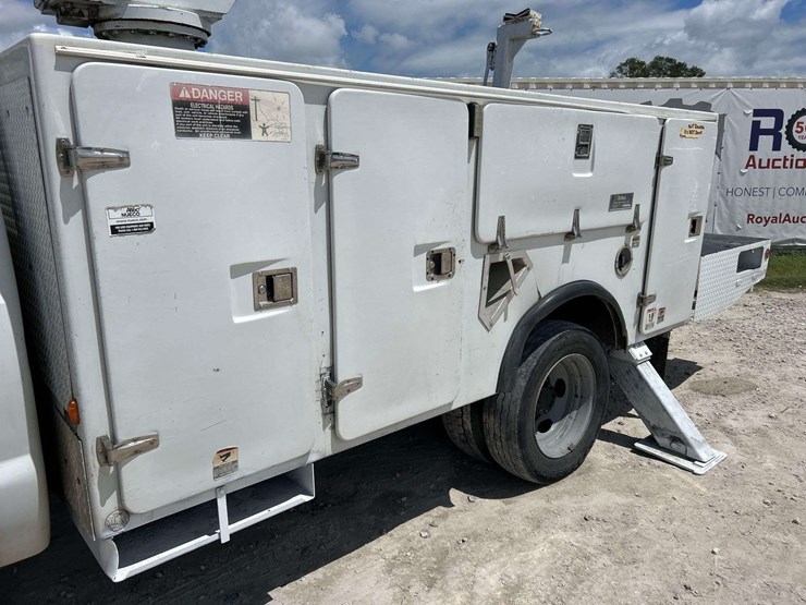 2006-ford-f550-image-21