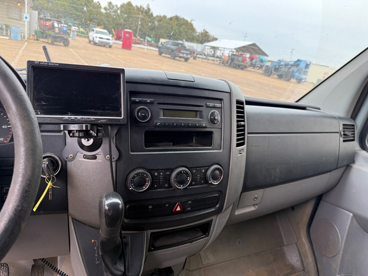 2008-freightliner-sprinter-2500-image-30