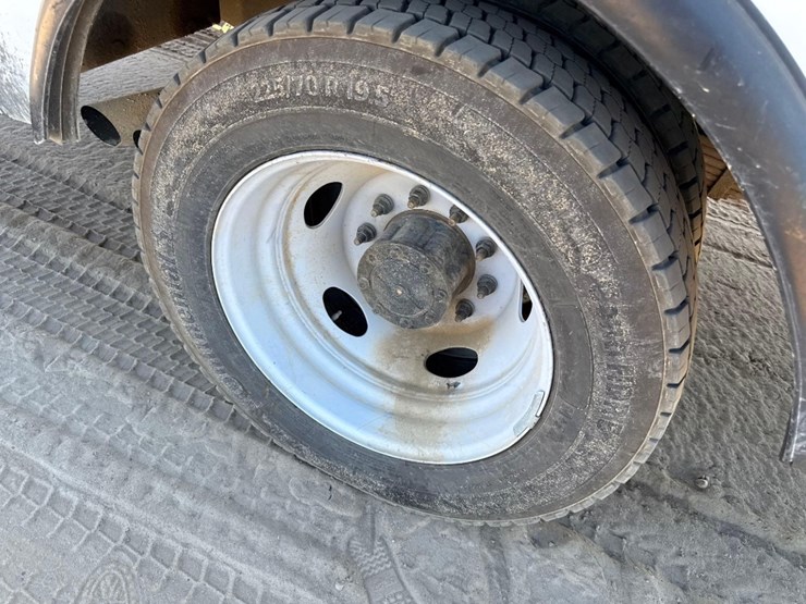 2017-ford-f550-xl-image-11