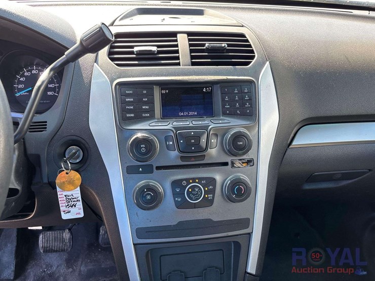 2015-ford-explorer-image-17