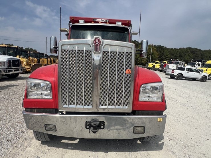 2022-kenworth-w990-image-8