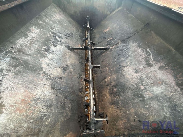 2012-freightliner-m2-106-asphalt-pothole-patcher-truck-image-26