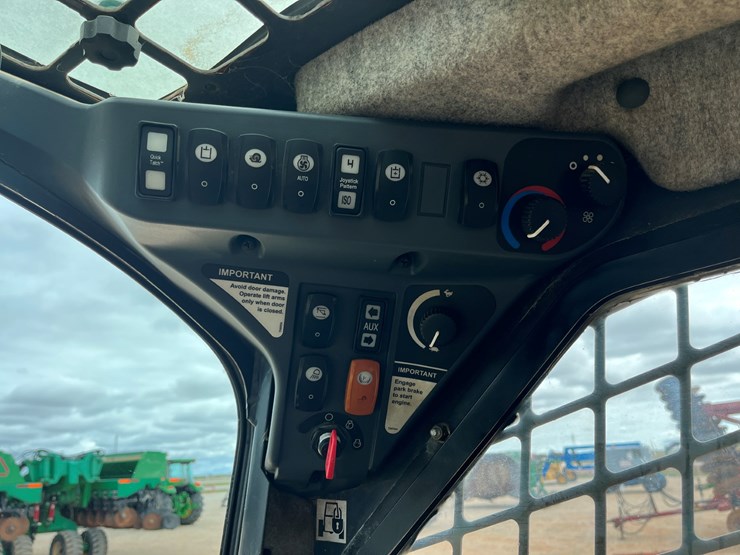 2010-deere-333d-image-16